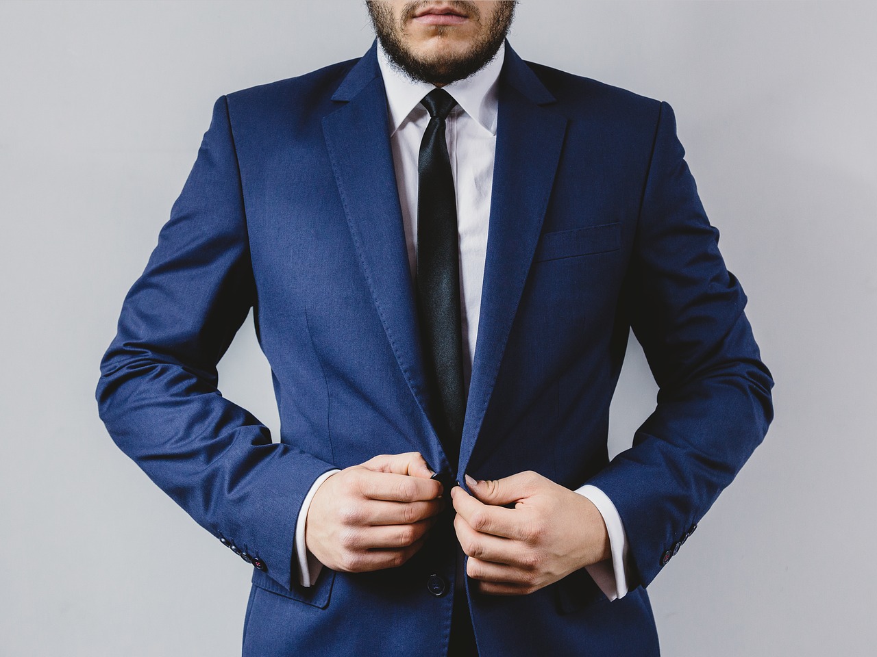 What Are the Best Fabric for Making Suits?
